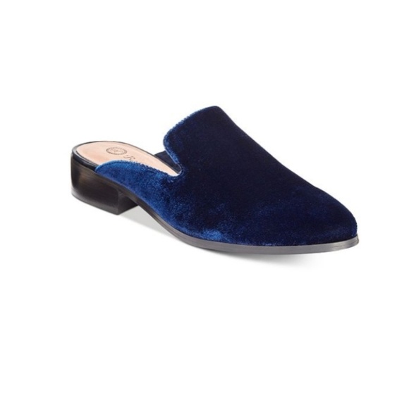 Bella Vita Shoes - NWOT Bella Vita Briar ll Velvet Blue Mules 8W